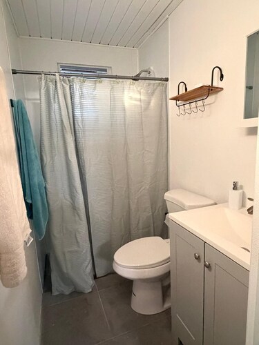 Studio with AC in vibrant Ponce near beach, downtown, airport and highway.
