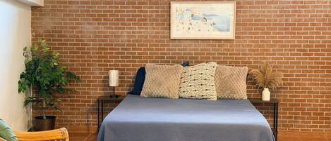 WiFi, bed sheets