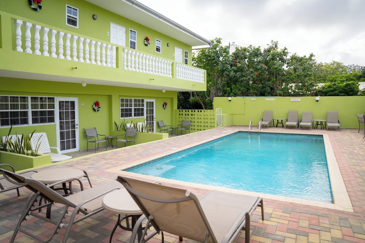 Outdoor pool, pool loungers