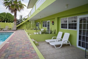 Apartamento Deluxe, 2 camas de matrimonio, no fumadores, vistas a la piscina | Vistas desde la habitación