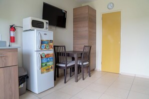 Dining tables - Apartamentu Holanda (Willemstad)