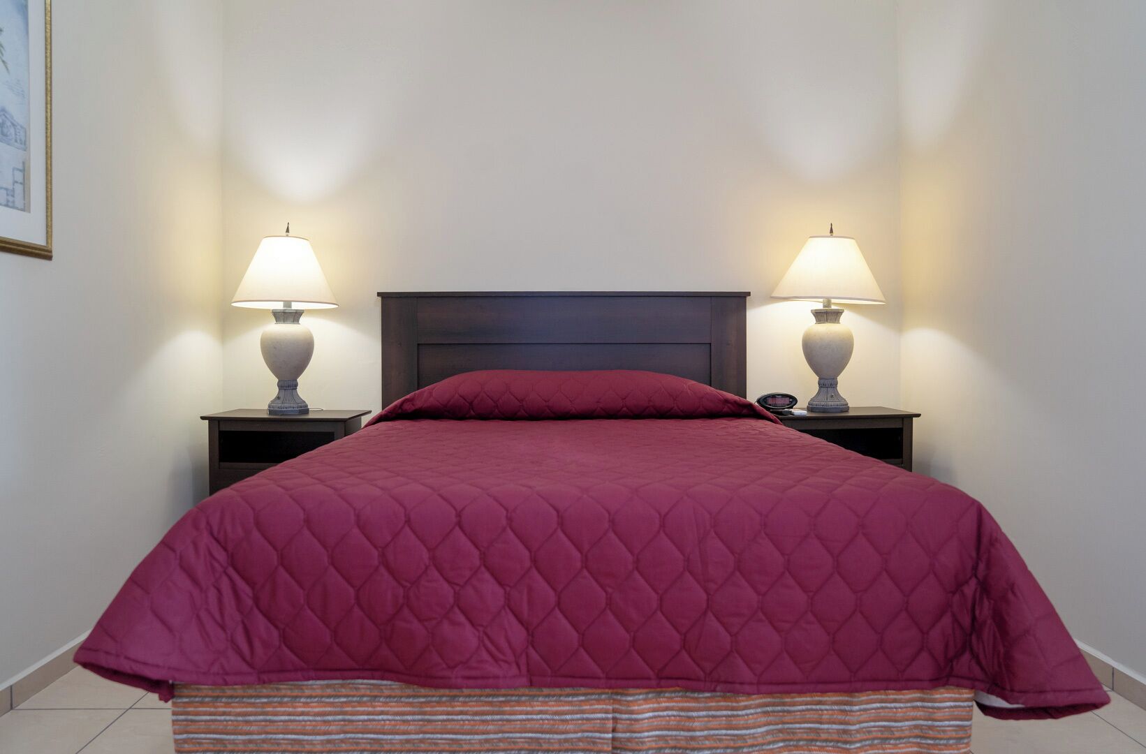 Comfort Apartment, 1 Queen Bed | Laptop workspace, iron/ironing board, WiFi (free), bed sheets
