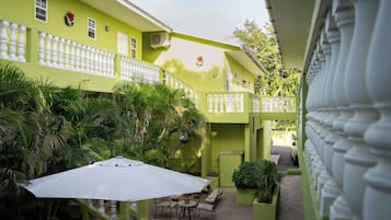 Standard Apartment, 2 Twin Beds, Garden View | Property grounds