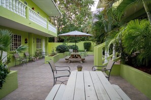 Standard-Apartment, Gartenblick | Speisen im Freien