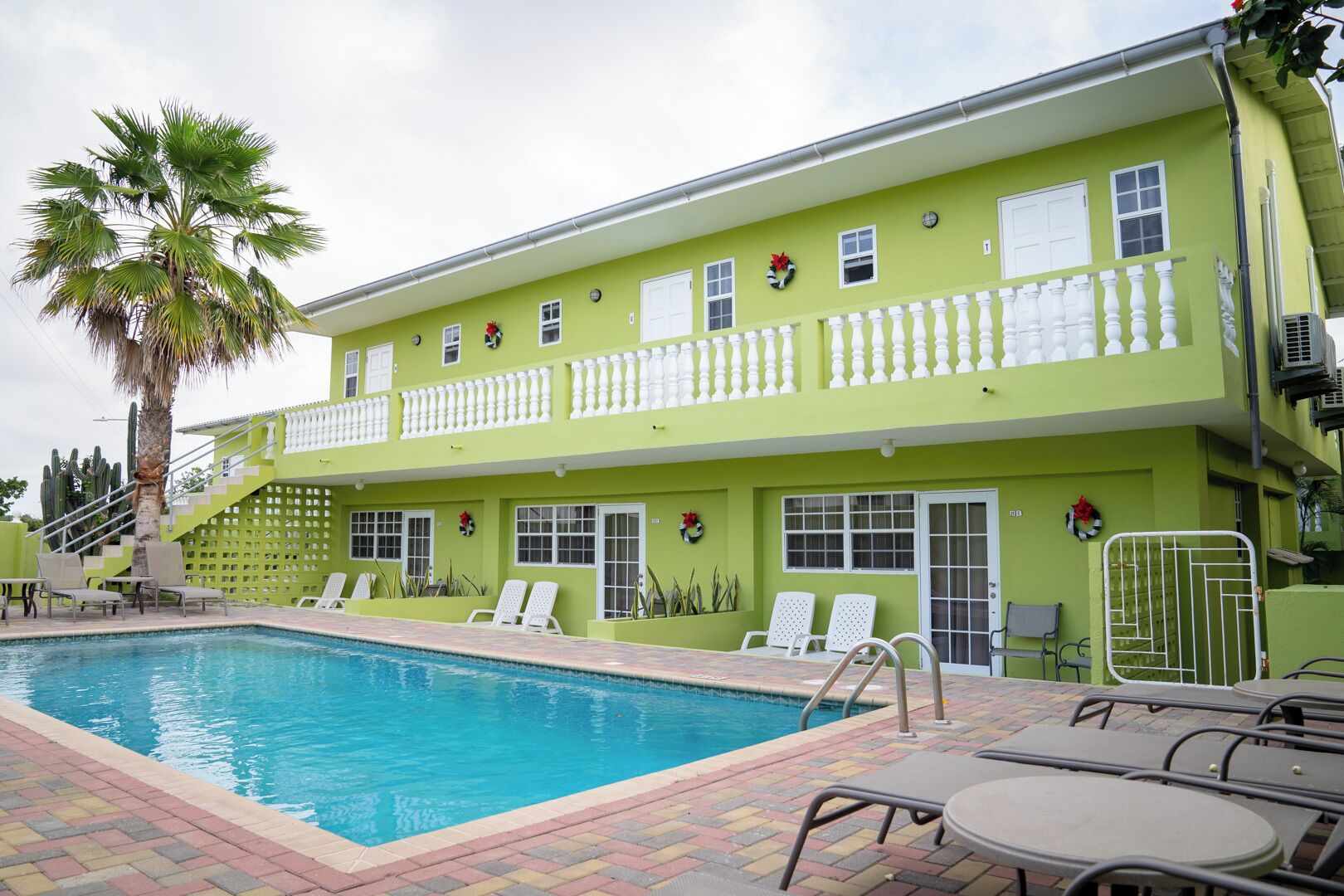 Outdoor pool, sun loungers