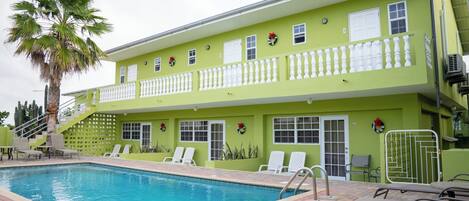 Outdoor pool, pool loungers