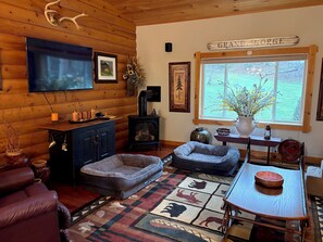 TV, fireplace - Pet friendly log cabin in the heart of the Catskills that can sleep 13 people! (Roxbury)