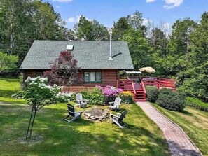Terrace/patio - Pet friendly log cabin in the heart of the Catskills that can sleep 13 people! (Roxbury)