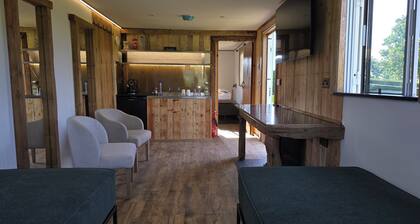 Luxury Glamping Hut with Stunning Vale of Clwyd Views