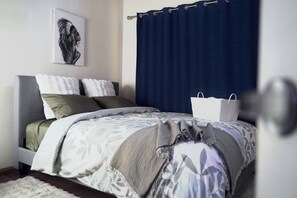 3 Schlafzimmer, Schreibtisch, Bettwäsche