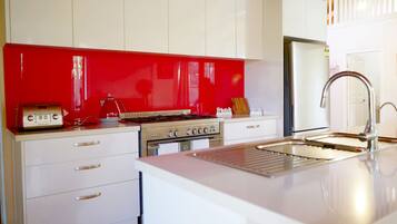 Oven, stovetop, electric kettle, toaster