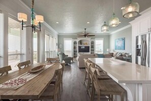 Dining - Beachfront | Luxury | Stunning Views | Fenced Yard (Crystal Beach)