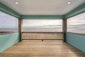 Property grounds - Beachfront | Luxury | Stunning Views | Fenced Yard (Crystal Beach)