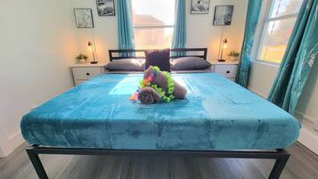 3 makuuhuonetta, silitysrauta/-lauta, ilmainen Wi-Fi, vuodevaatteet