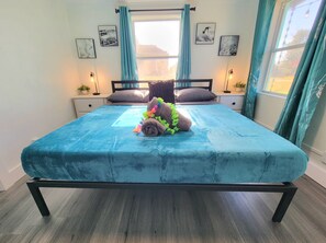 3 bedrooms, iron/ironing board, free WiFi, bed sheets - Coastal Drift ¤ Fenced Yard ¤ Dinning ¤ Shops ¤ King and Queen Bed (Panama City)