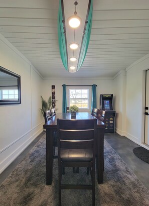 Interior - Coastal Drift ¤ Fenced Yard ¤ Dinning ¤ Shops ¤ King and Queen Bed (Panama City)