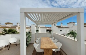 Outdoor dining - Lovely detached house with shared pool in a quiet urbanization. (San Fulgencio)
