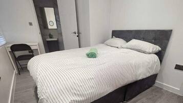 6 bedrooms, free WiFi, bed sheets