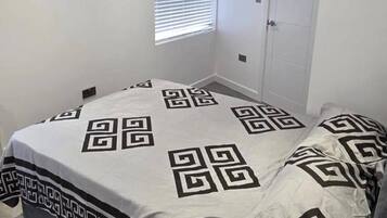 6 bedrooms, free WiFi, bed sheets