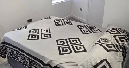 House - Sleeps 12 - Grove Park Station 8min Walk