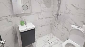 Douche, serviettes fournies