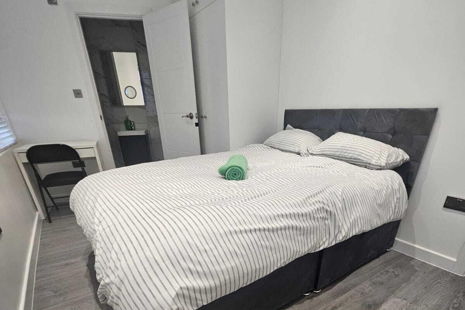 6 bedrooms, free WiFi, bed sheets