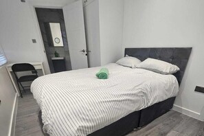 Room - House - Sleeps 12 - Grove Park Station 8min Walk (London)