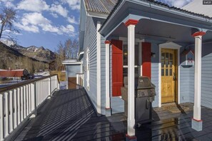 Property grounds - The Victorian: A Rico Retreat (Rico)
