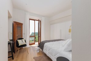 2 bedrooms, desk, iron/ironing board, free WiFi