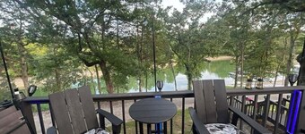 "Wright Place Wright Time"
Lakefront 2-bedroom cabin with AC in cozy LaFollette