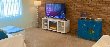 TV, fireplace