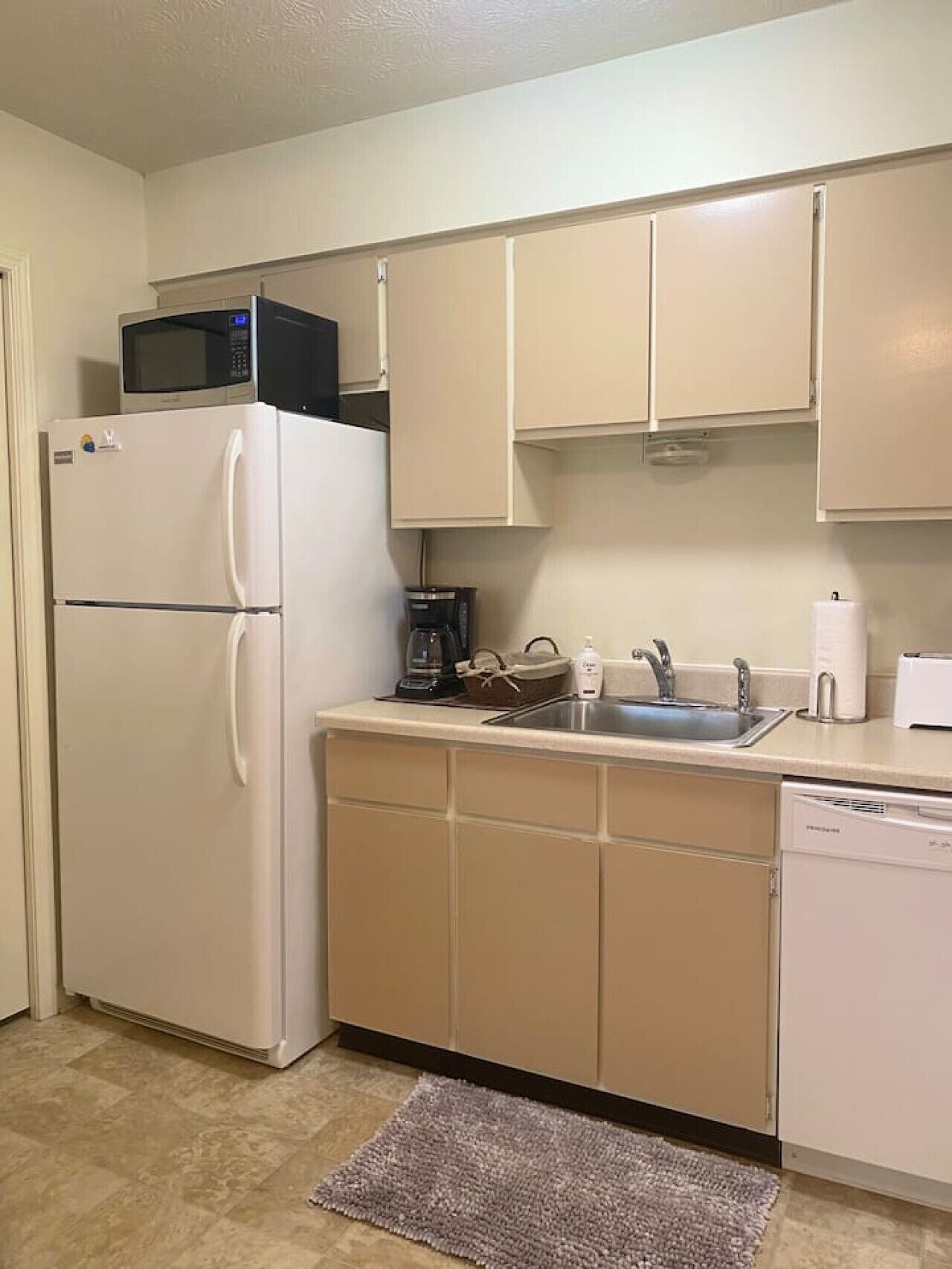 冰箱、微波炉、烤箱、炉灶