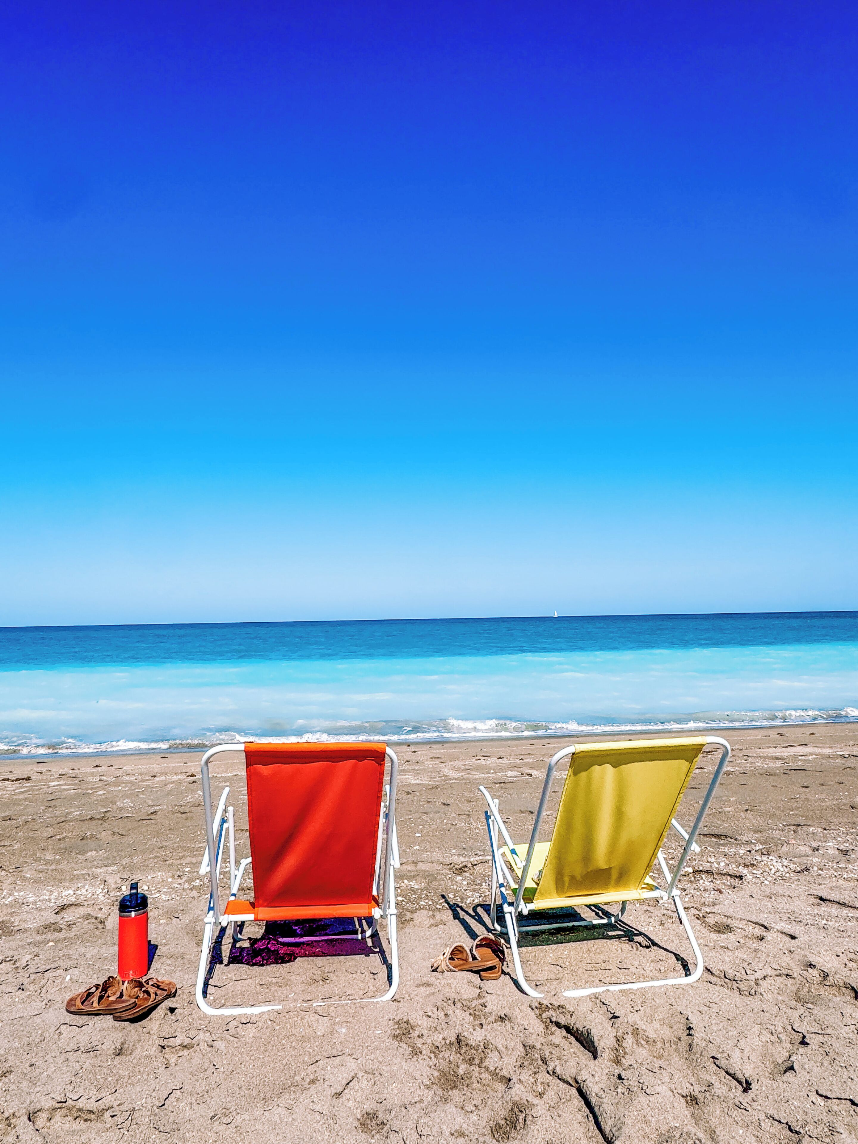 Beach nearby, sun-loungers, beach towels