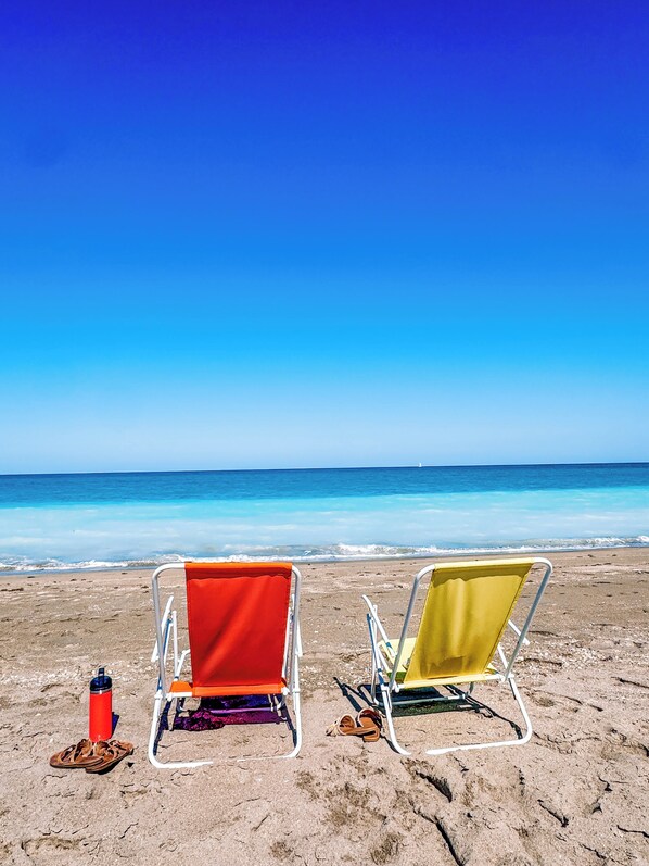Beach nearby, sun loungers, beach towels