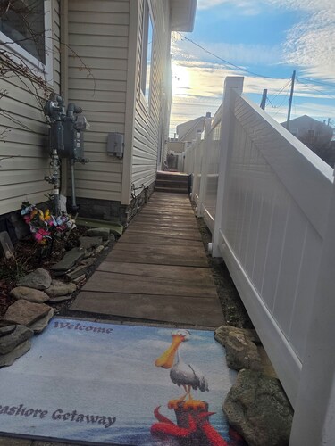 Cozy 1-bedroom studio in peaceful Wildwood with Heat/AC, kitchenette & Bathroom