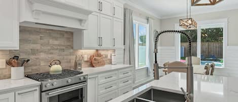 House (5 Bedrooms) | Interior
