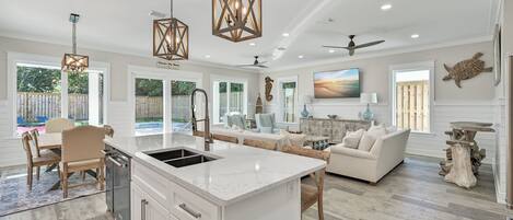 House (5 Bedrooms) | Interior