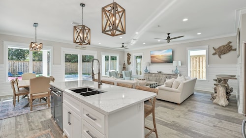 Laguna Beach Retreat by AvantStay | Private Pool + Steps to the Beach • Near Pier Park and Dining