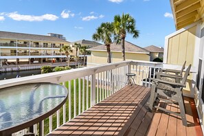 Outdoor dining - Sandpiper Cove Unit 2029  1 Bedroom (Destin)