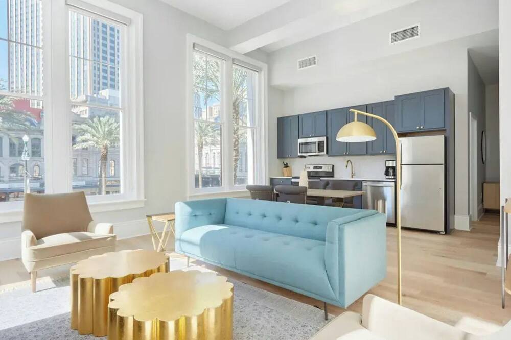 Sleeps 26 Entire Floor, Steps to French Quarter The Harlequin by Avantstay