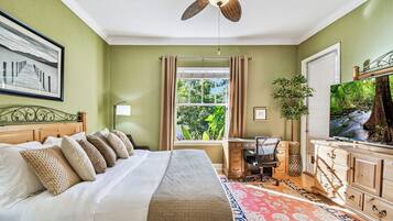 3 bedrooms, desk, iron/ironing board, travel cot