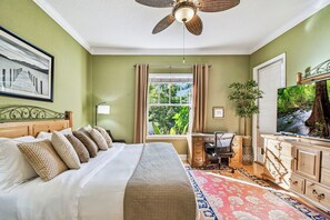 3 bedrooms, desk, iron/ironing board, travel cot - Prime Tampa Location Walk to Armature Works (Tampa)