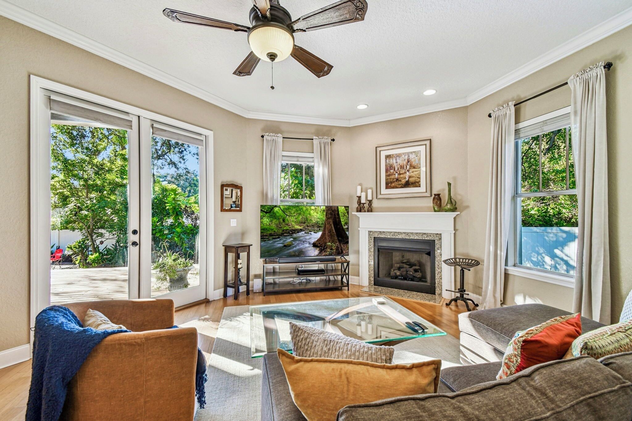 智能電視、書籍、音響