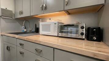 Microwave, coffee/tea maker, ice maker