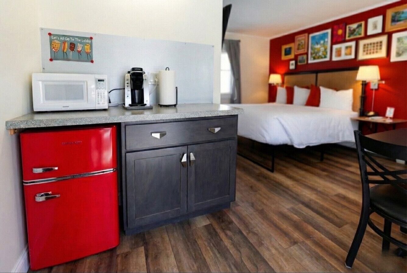Iron/ironing board, travel cot, WiFi, bed sheets