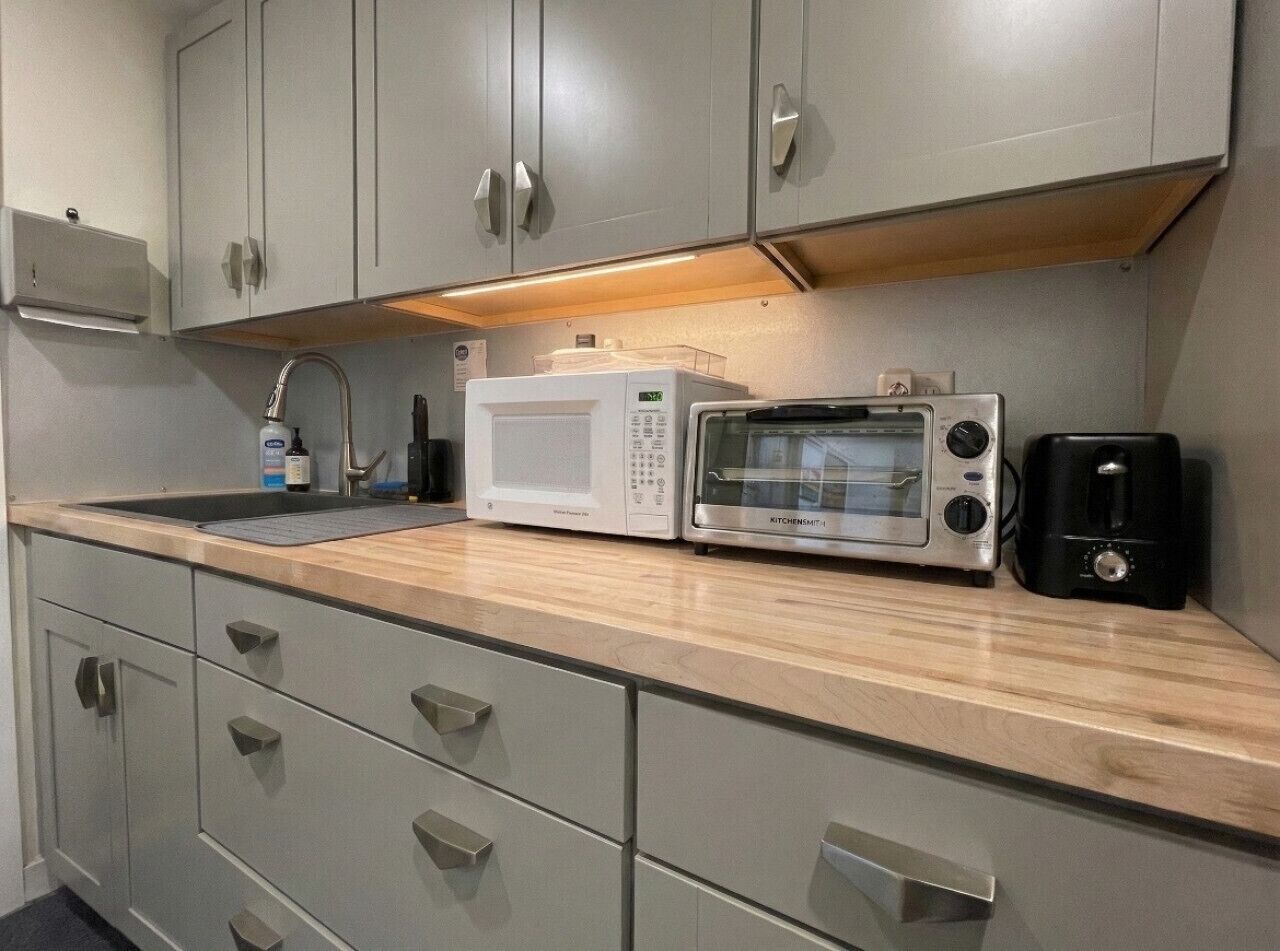 Microwave, coffee/tea maker, ice maker