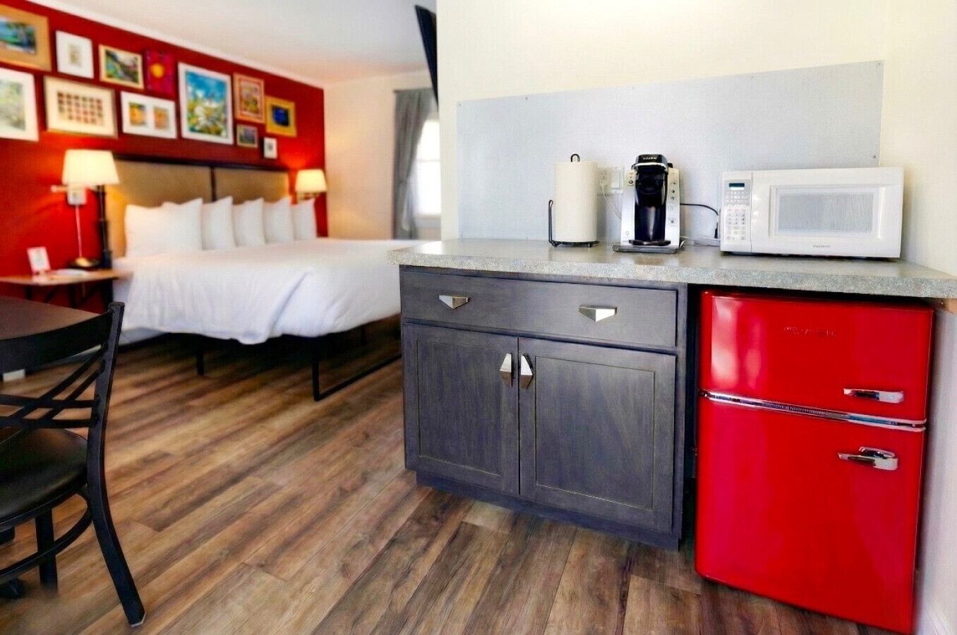 Iron/ironing board, travel cot, WiFi, bed sheets
