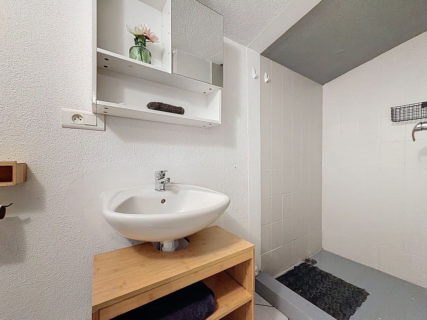 Shower, towels, soap, toilet paper