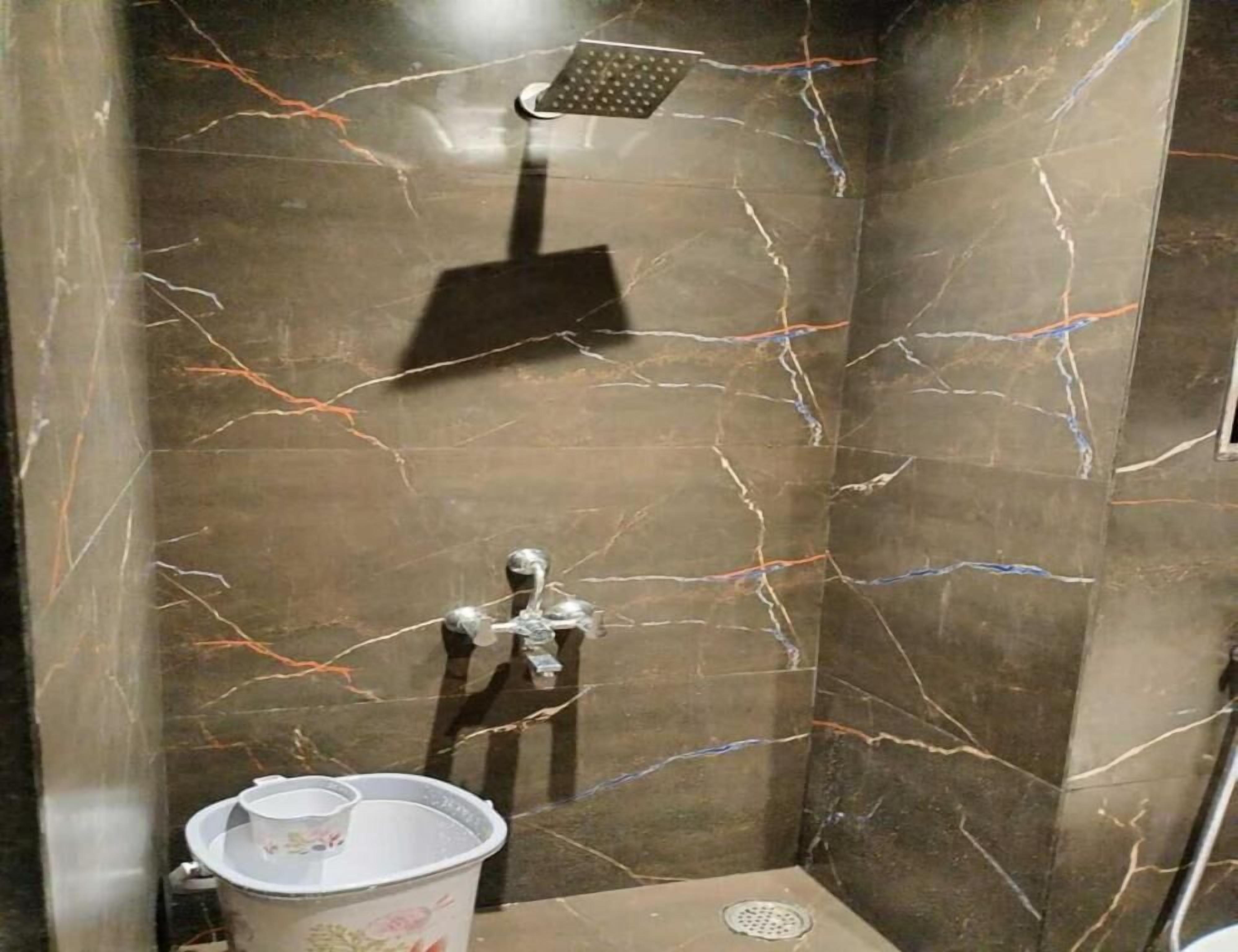 مستلزمات مجانية للعناية الشخصية، مناشف، ورق حمّام