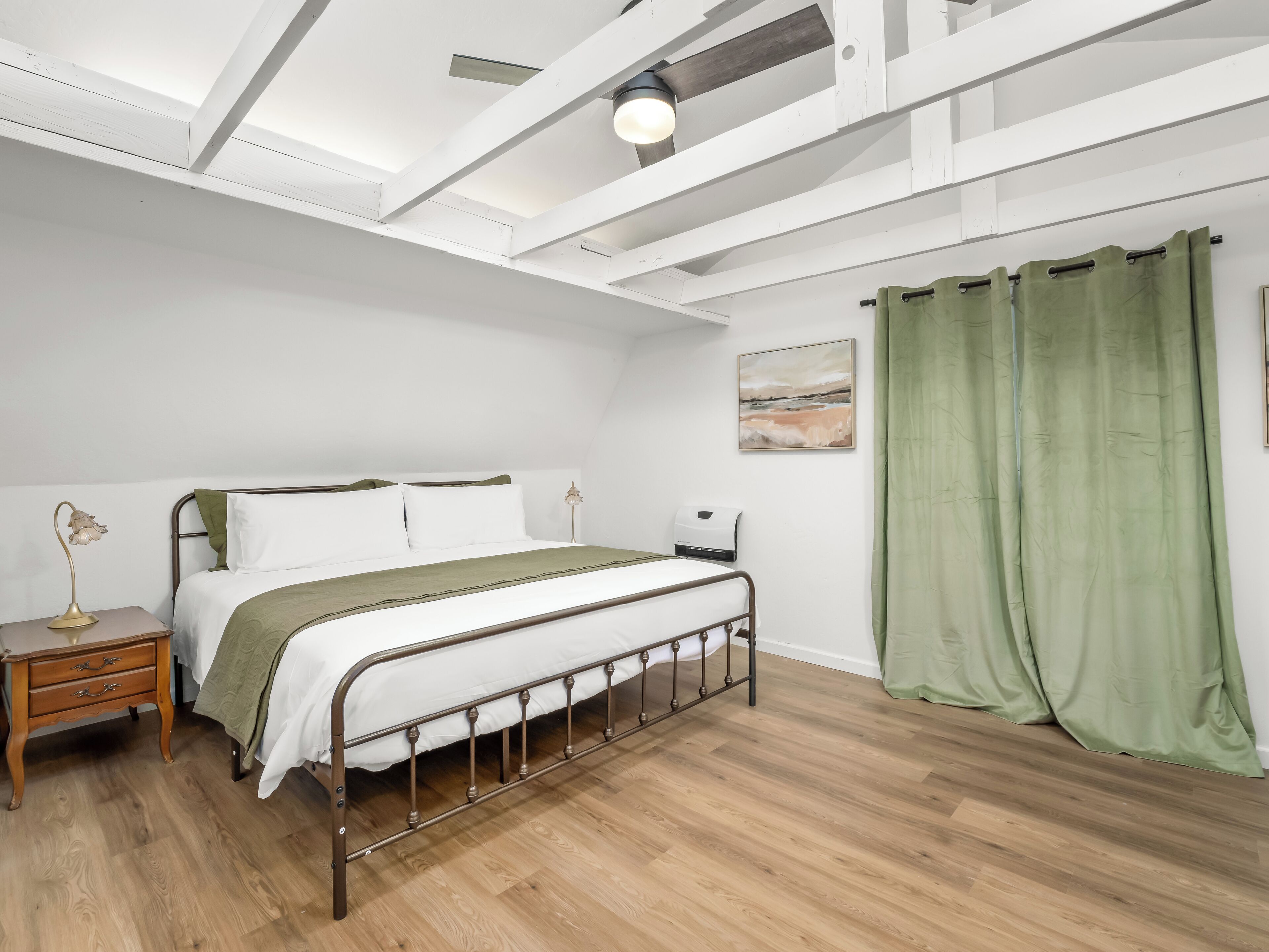 4 chambres, fer et planche à repasser, lit parapluie, Wi-Fi gratuit